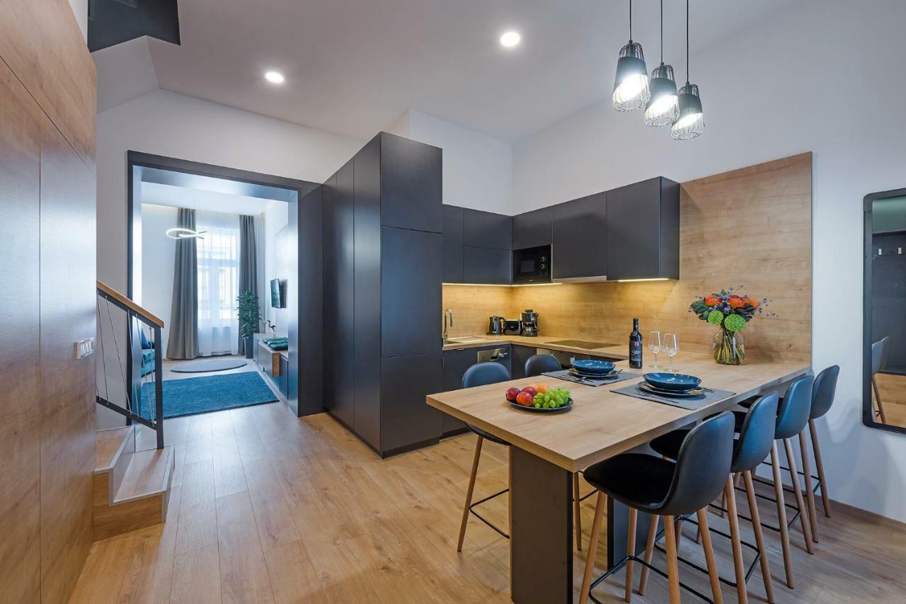 High End Klauzal With Ac - For Cooling Apartment